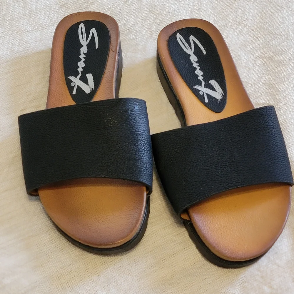 Seven7 Slide Sandals Black Faux Leather Sz 6- 7 Comfortable Sassy Beach Boating
